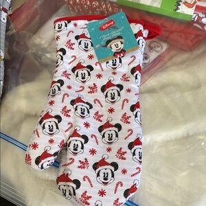 Disney Mickey Mouse Holiday Oven Mitt